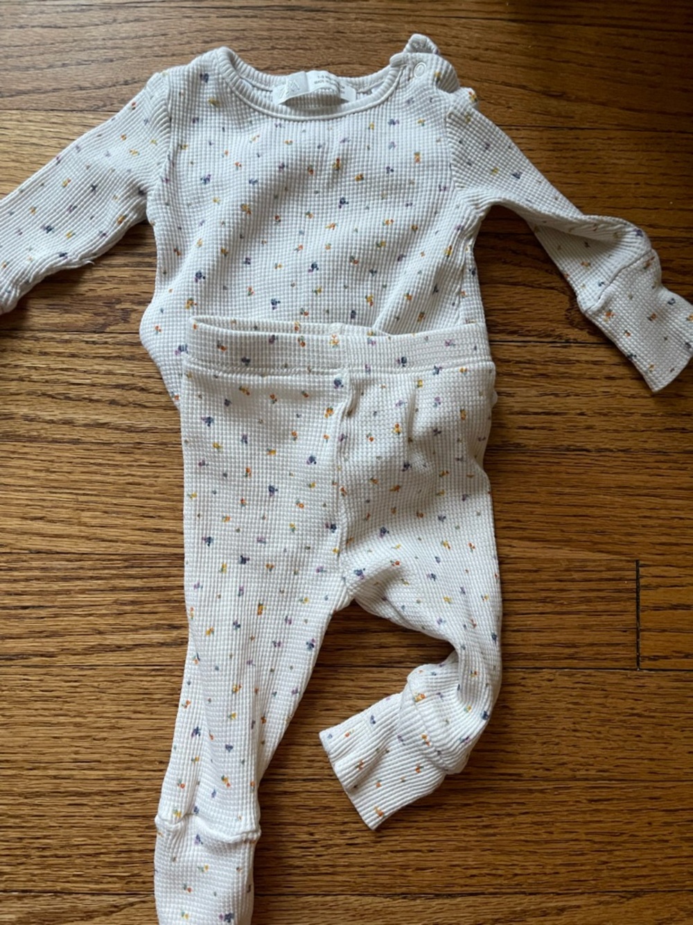 Zara baby onesie with matching pants. Like new 1-3 months